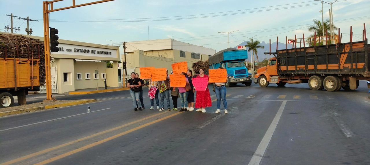 Familiares del acusado de atropellar a un ciclista, se manifestaron en la Fiscalía de Nayarit para exigir su liberación. Foto 