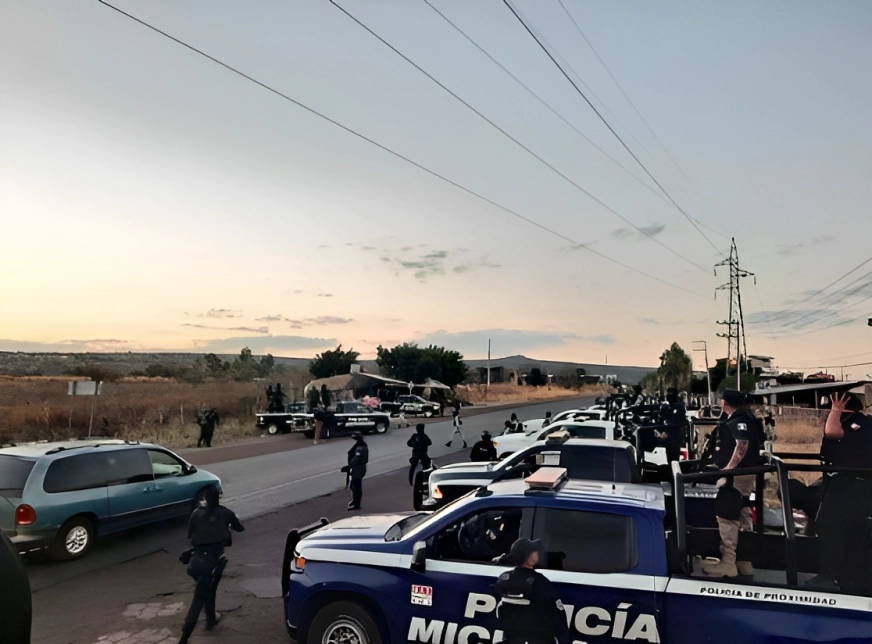En imagen de archivo, operativo de seguridad en una carretera de Michoacán. Foto tomada red social X @SSeguridad_Mich 