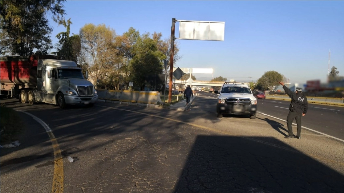 Los inconformes solicitaron la presencia de autoridades federales que den solución a sus demandas, el 16 de diciembre de 2021. Foto tomada de Twitter del @GN_Carreteras