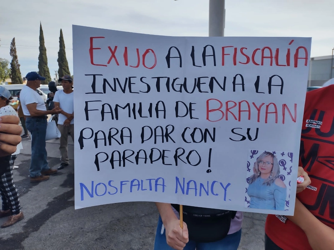 Familiares de Nancy Yuriko Velázquez Rubí bloquearon la carretera federal México-Texcoco para exigir a la Fiscalía mexiquense dé respuesta a la denuncia por su desaparición. Foto La Jornada