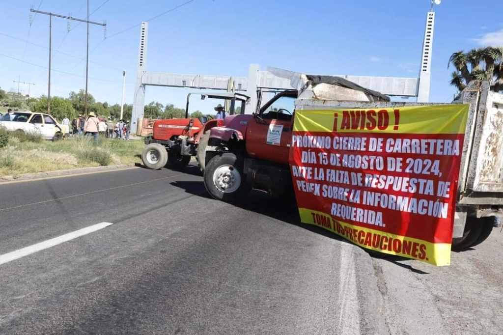 A través de redes sociales los ejidatarios de Tlapacoya pidieron una disculpa  a la ciudadanía por el bloqueo; sin embargo puntualizan que las autoridades federales no les dejaron otra alternativa. Foto 'La Jornada'