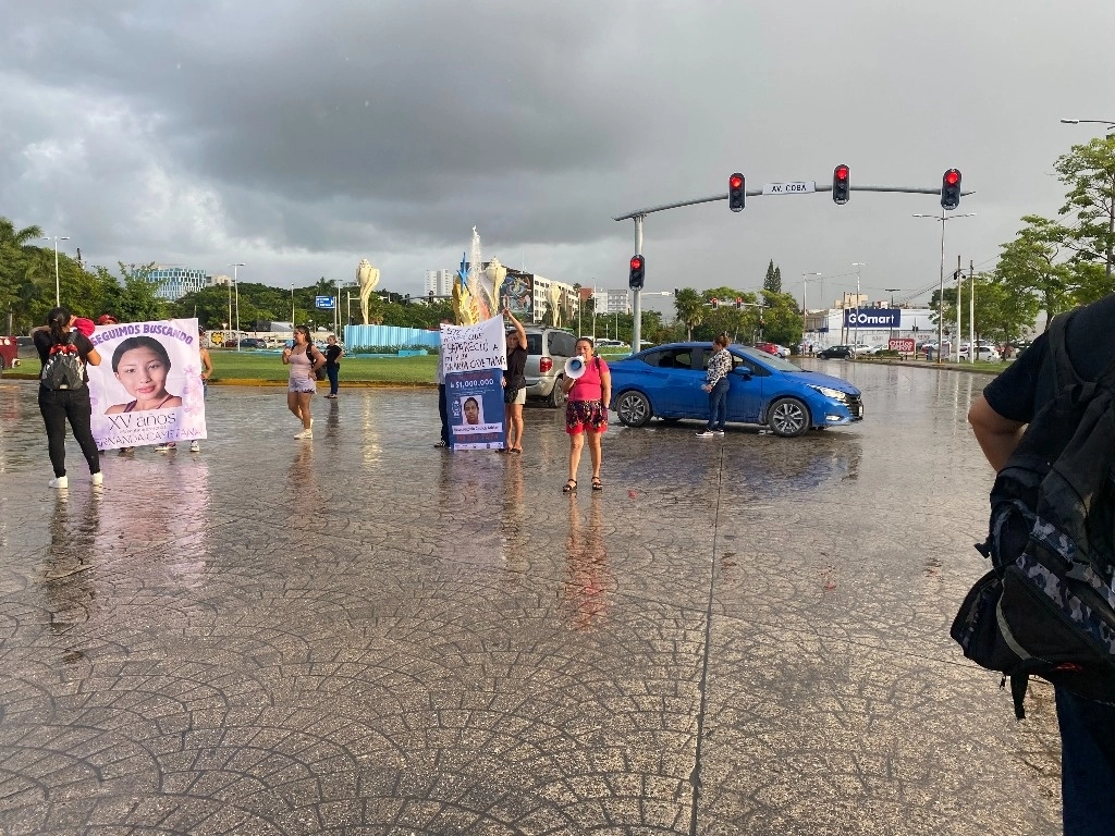 Entre lágrimas e insultos, Deysi Blanco anticipó que la próxima vez que llegue a las instalaciones de la FGE será de improviso y habrá sorpresas. Foto Patricia Vázquez 