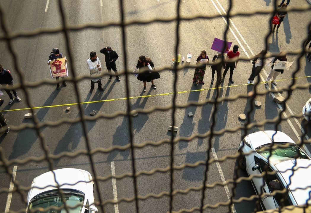 Estudiantes de la Vocacional 6 y 7 del IPN, bloquearon vialidades de la CDMX para repuestas a sus demandas. Foto 