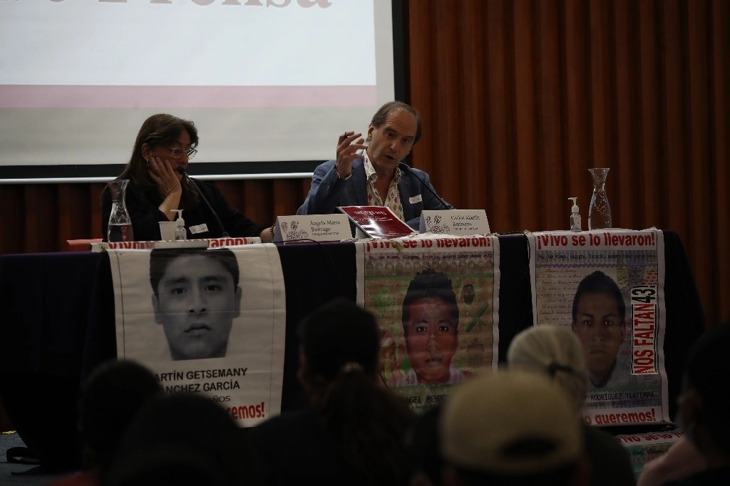 El encargo de Ángela María Buitrago y Carlos Martín Beristain al frente del GIEI se extendió por tres meses luego de la presentación de avances ayer en la CNDH. Foto Yazmín Ortega Cortés
