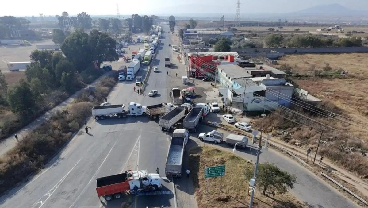 La Confederación de Cámaras Nacionales de Comercio, Servicios y Turismo estimó una pérdida de más de 6 mil millones de pesos debido a los constantes bloqueos carreteros y protestas de campesino y transportistas. Foto 