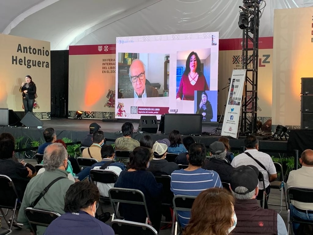Durante la presentación de su nuevo libro, el sociólogo portugués estuvo acompañado de la investigadora Irma Eréndira Sandoval. Foto María Luisa Severiano