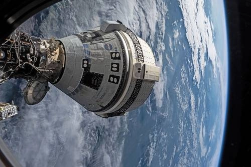 Los astronautas de la NASA Barry Wilmore y Sunita Williams, continuarán su trabajo formalmente como parte de la tripulación de la Expedición 71/72 hasta febrero de 2025. Foto Ap