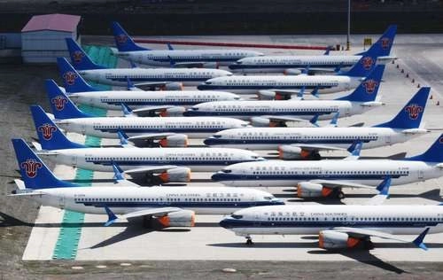 Aeronaves Boeing 737 Max, de China Southern Airlines, en el aeropuerto de Urumqi. Foto Afp / Archivo