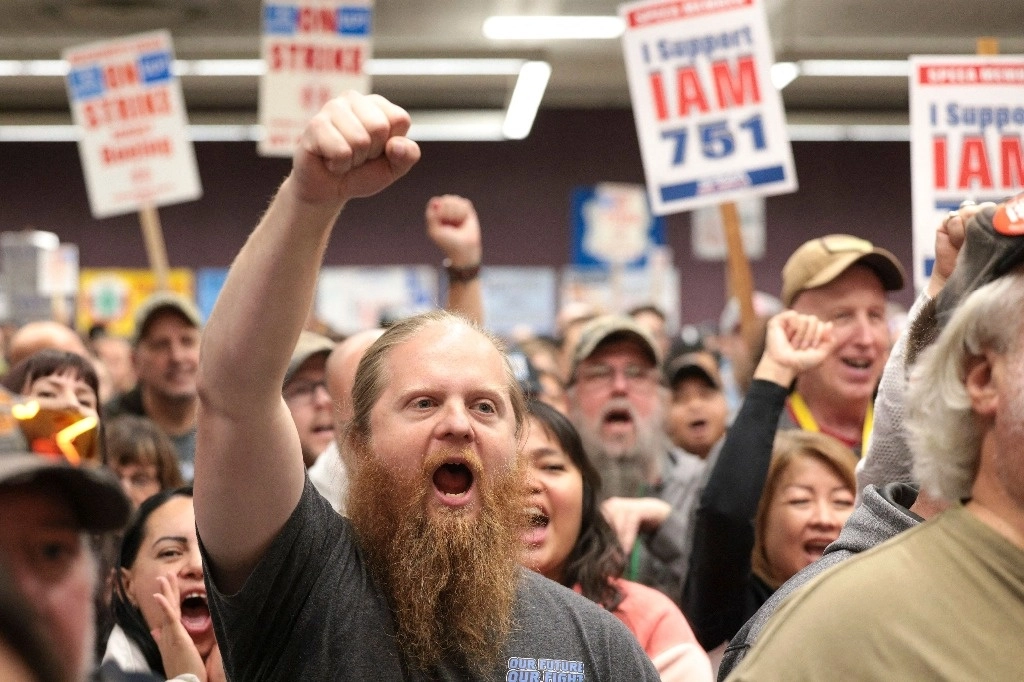 Boeing y sus trabajadores en huelga alcanzaron un acuerdo de principio, anunció el sindicato IAM-District 751 que los representa, más de un mes después del inicio del conflicto laboral. Imagen del 15 de octubre de 2024. Foto Afp