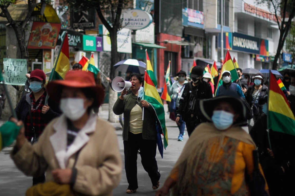 Opositores marchan en La Paz, Bolivia contra el proyecto de ley que buscaba combatir las ganancias ilícitas. Foto Xinhua