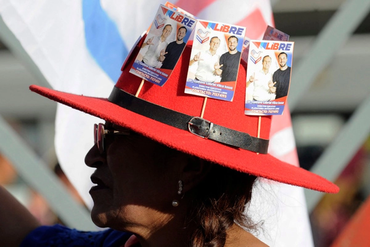 Los candidatos que definirán la presidencia de Bolivia en una inédita segunda vuelta prometieron colaborar con quien resulte ganador de los comicios. Foto 