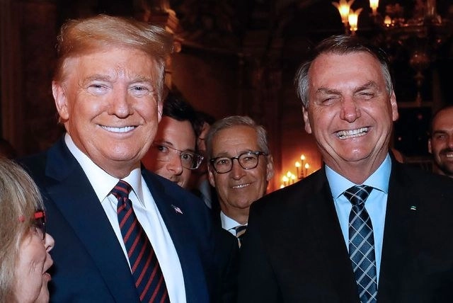 El presidente brasileño, Jair Bolsonaro, que se reunió con su par estadunidense, Donald Trump, hace unos días, dio positivo para coronavirus, informó Fox News. Foto Afp 