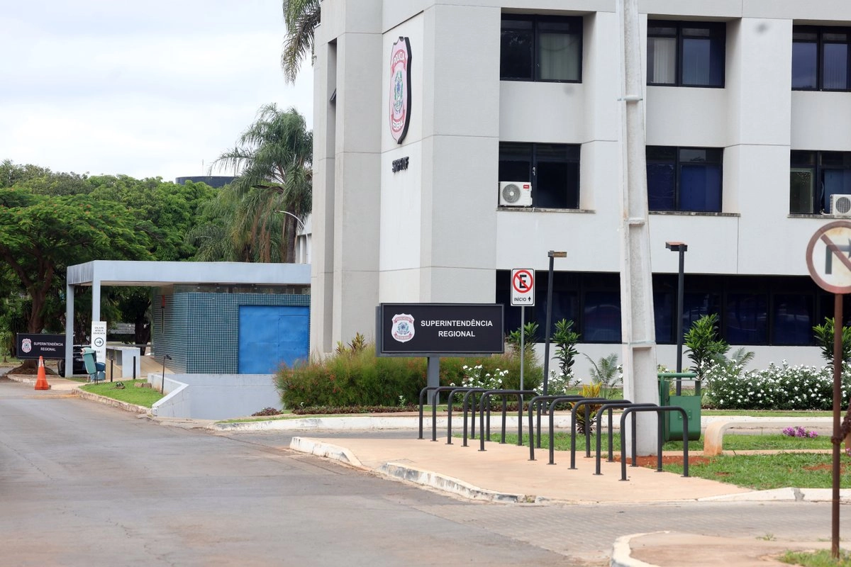 Bolsonaro fue trasladado inmediatamente a la Superintendencia de la Superintendencia de la Policía Federal, en Brasilia, capital de Brasil.