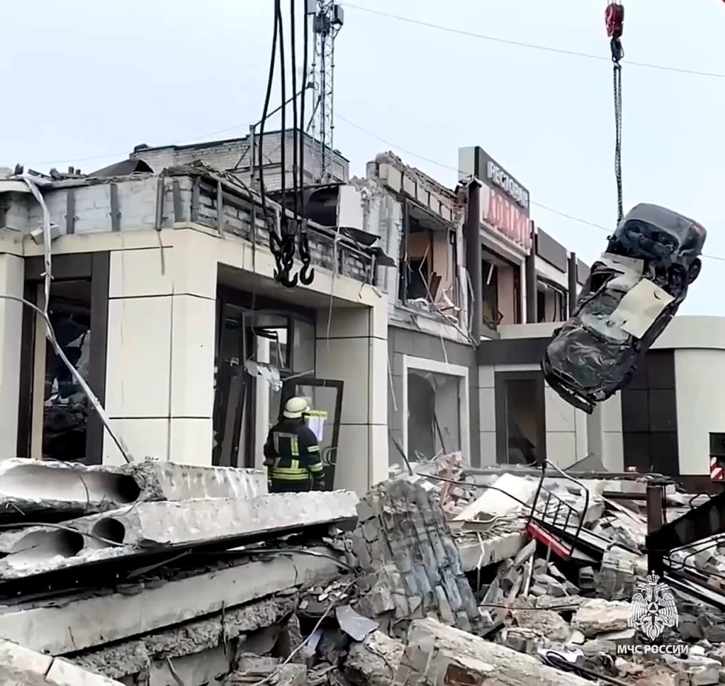 Al menos 28 personas murieron el sábado en una panadería en Lisichansk, una ciudad del este de Ucrania ocupada por Rusia. Foto Ap