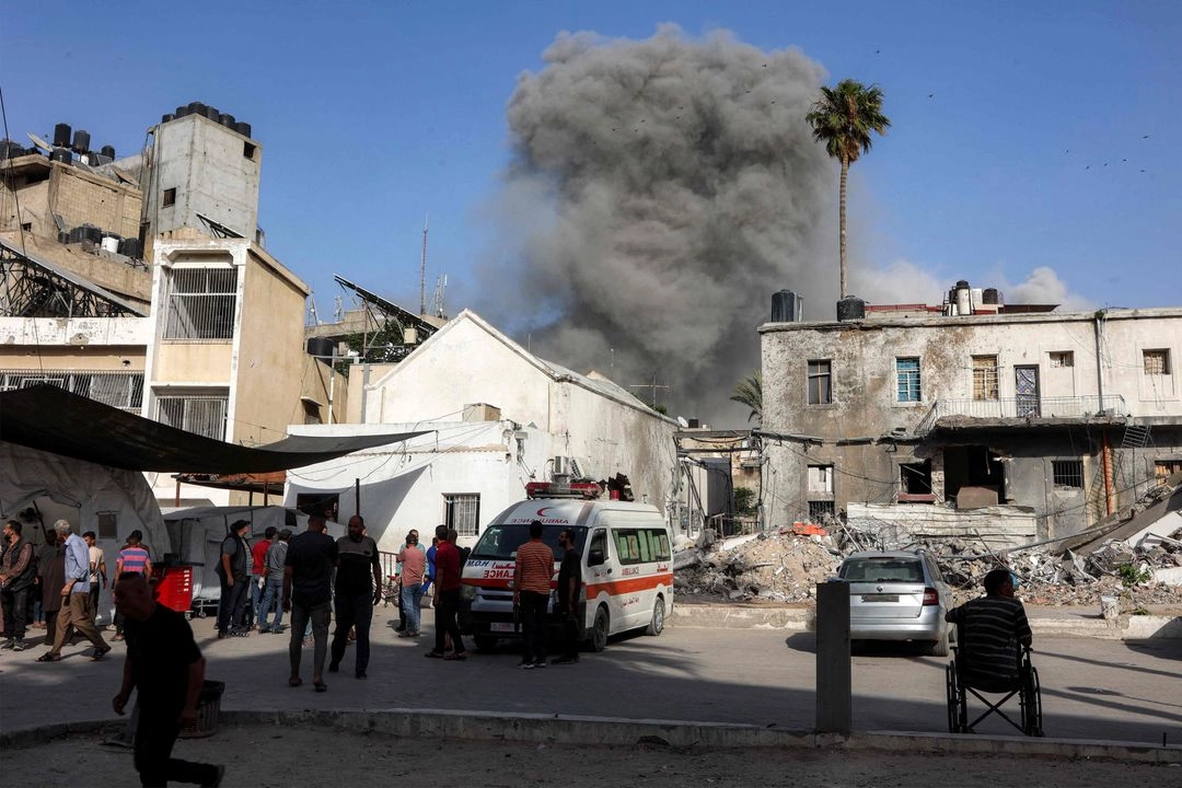 Bombardeo israelí en las instalaciones del Hospital Ahli Arab, también conocido como Hospital Maamadani (Bautista), en el barrio de Daraj de la ciudad de Gaza el 31 de mayo de 2025.