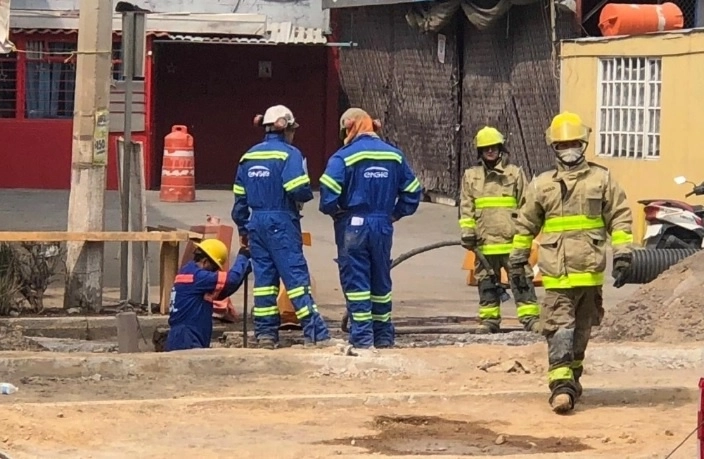 Bomberos esperan un depósito de 770 pesos que desde administraciones pasadas, sustituyeron  la despensa mensual que era de 2 mil pesos. Foto Javier Salinas Cesáreo / archivo