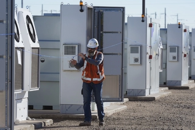 Campus de las instalaciones de energía de almacenamiento de baterías de iones de litio en Arizona. Foto Ap