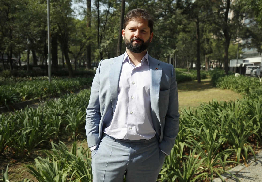 El presidente de Chile, Gabriel Boric, en entrevista con La Jornada en la Ciudad de México, el 23 de noviembre de 2022. Cristina Rodríguez