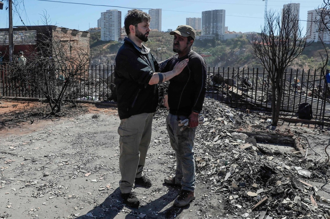 Los indultados cumplían condenas entre los 3 años y los 15 años de presidio, por delitos de incendio, homicidio frustrado contra funcionario policial. Foto Afp