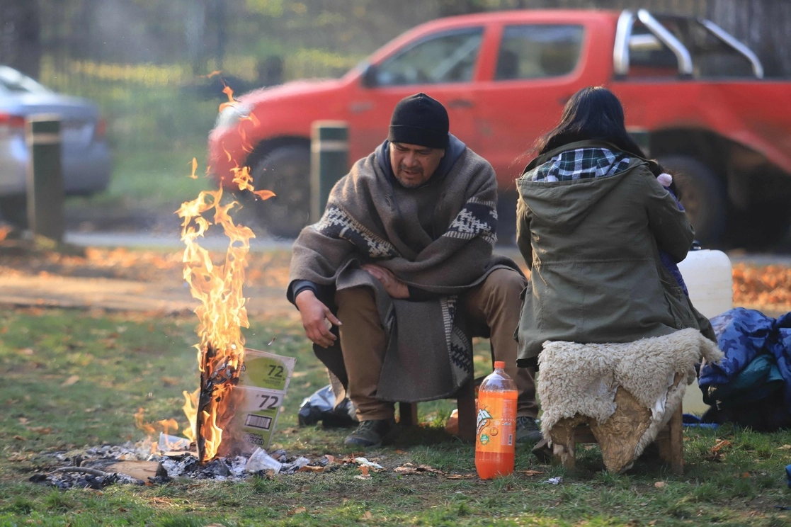 Indígenas mapuches en plantón. Foto Afp