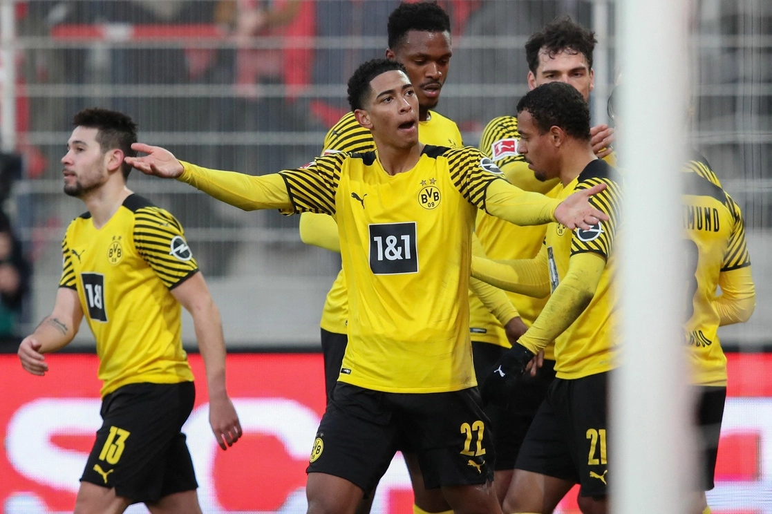 Raphael Guerreiro del Borussia Dortmund anotó el tercer gol ante Union Berlín, en la fecha 22 de la Bundesliga. Foto Afp