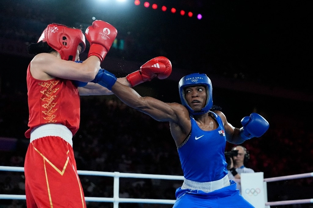Este sábado, Bylon enfrentaba su mayor reto de estos Juegos frente a Li Qian, decidida a completar su colección olímpica que ya lucía una plata de Tokio 2020 y un bronce de Río 2016. Foto Ap