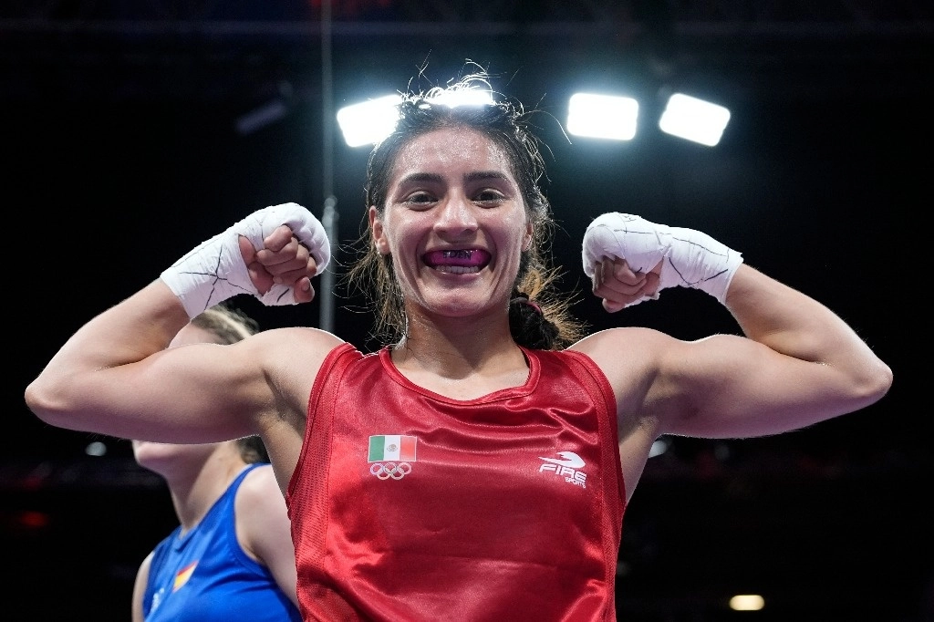 La boxeadora Fátima Herrera tras derrotarr a la española Laura Fuertes en la prueba de 50kg en los Juegos Olímpicos de París 2024, en la capital francesa, el 28 de julio de 2024. Foto Ap 
