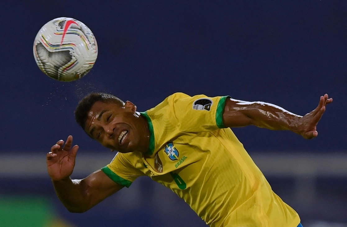 Alex Sandro abrió el marcador para los brasileños en la goleada 4-0 sobre los peruanos en Río de Janeiro. Foto Afp