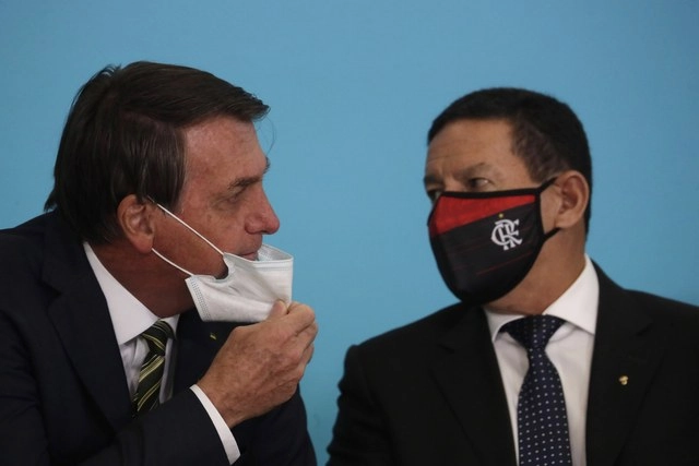 El presidente de Brasil, Jair Bolsonaro, durante una reunión en Brasilia. Foto Ap