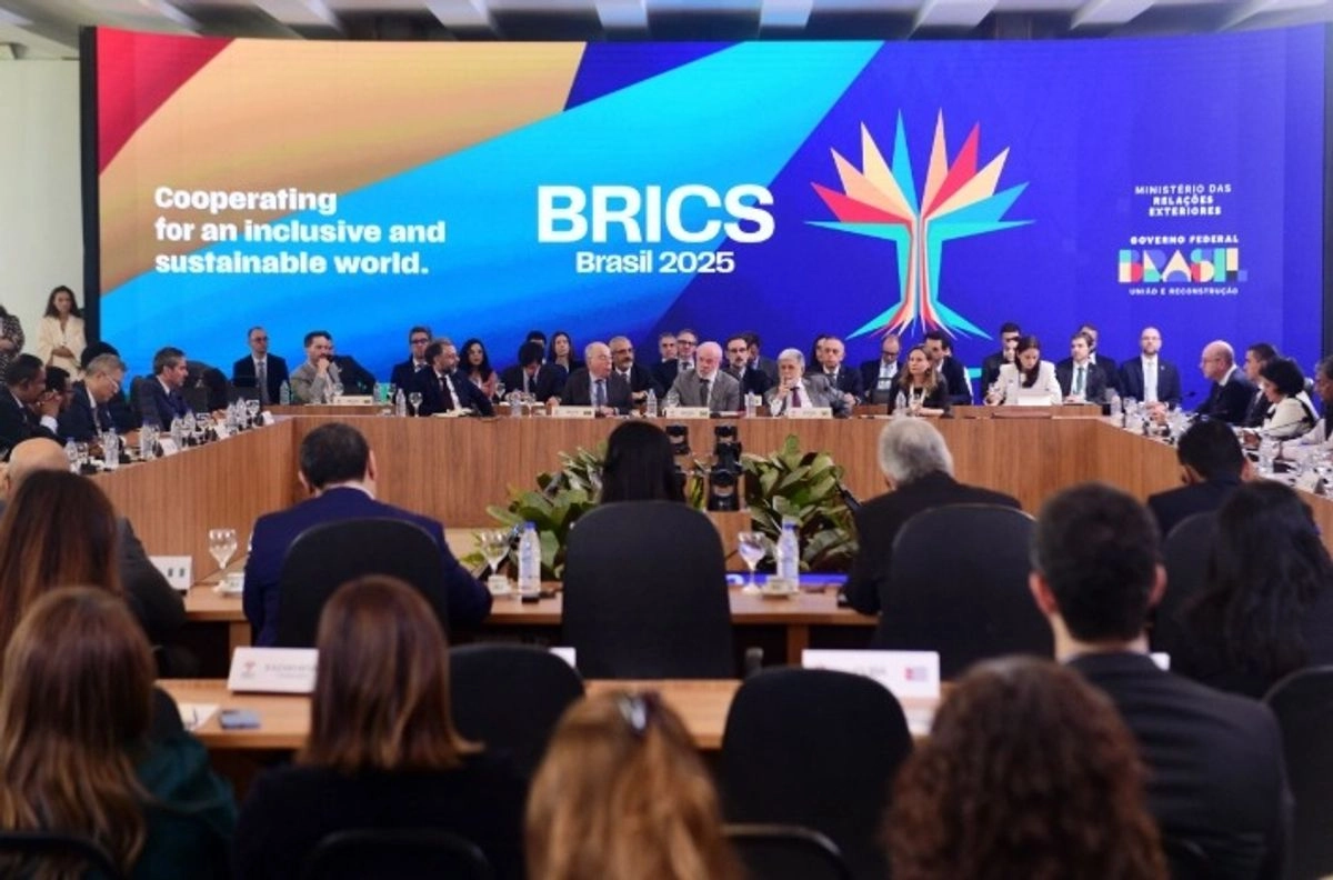 Los BRICS deben apuntar a que sean renovados todos los acuerdos, tanto en materia comercial como en materia social, de seguridad, etcétera, para un nuevo entendimiento de un mundo multipolar.