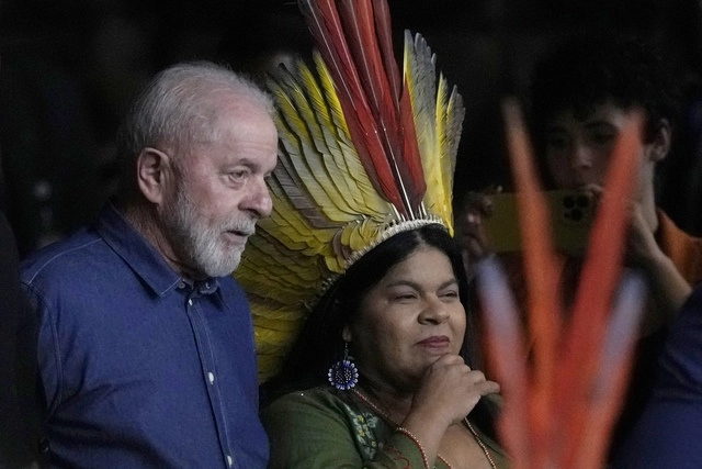El presidente de Brasil, Luiz Inacio Lula da Silva, reconoció oficialmente dos territorios indígenas y faltarían otros cuatro de reconocer. Foto Ap