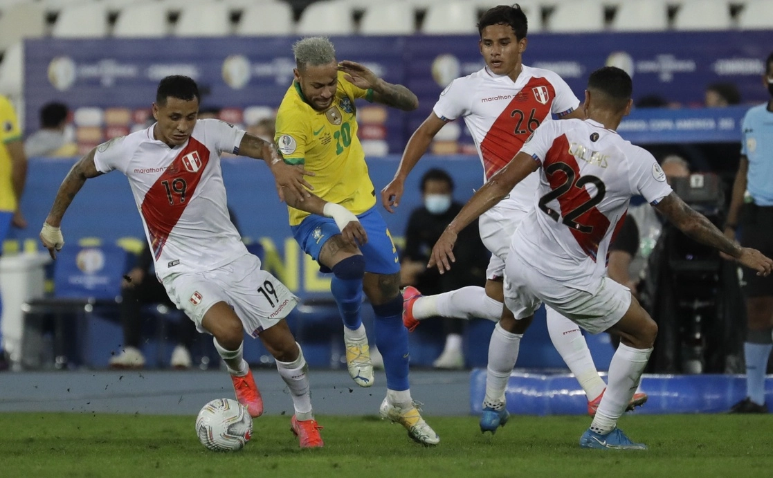 Tras vencer a Perú, la selección de Brasil es el primer finalista de la Copa América. Foto Ap