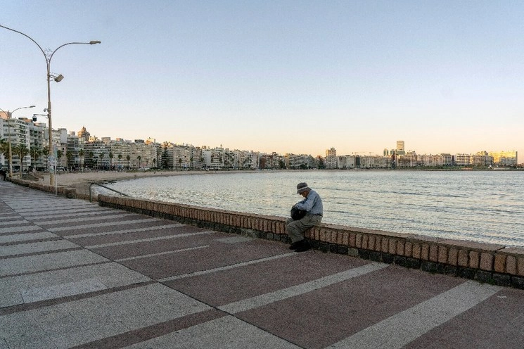 Así se aprecia la rambla de Montevideo. Foto Ap