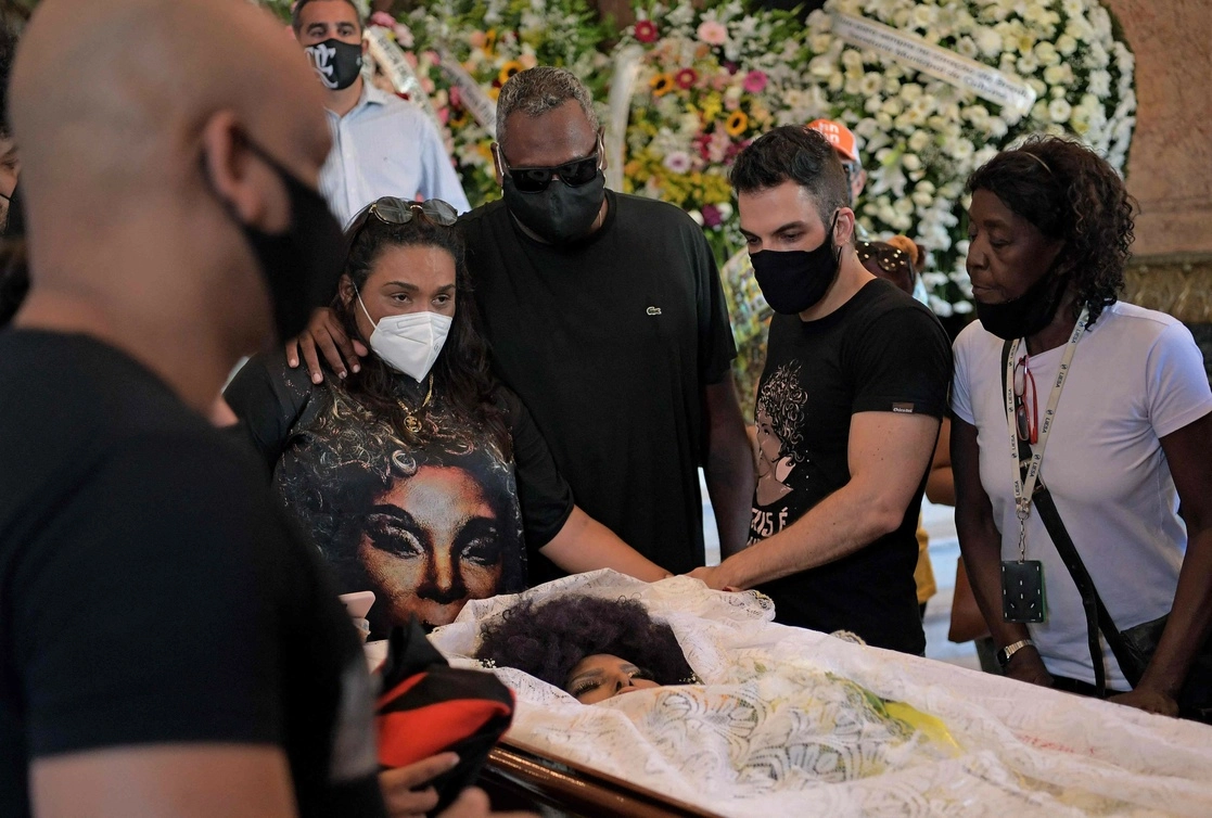 Los homenajes incluyeron una ovación por parte de los miembros de la escuela de samba Mocidade, de la cual formaba parte. Foto Afp