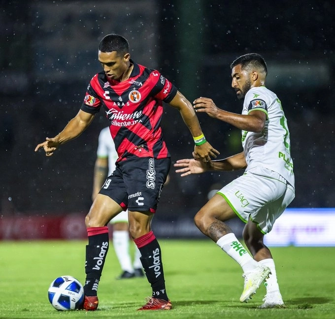 Una de las jugadas del encuentro. Foto @Xolos