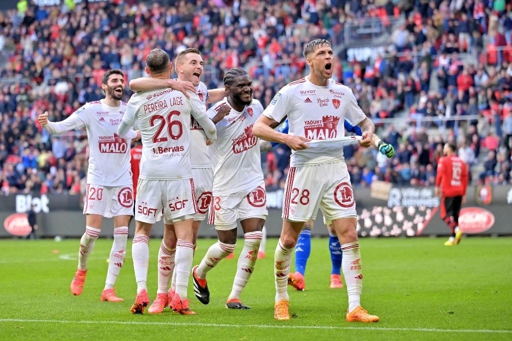 El Brest aseguró su lugar dentro de los seis primero puestos de la Ligue 1, lo que le da acceso a las competencias europeas. Foto Afp
