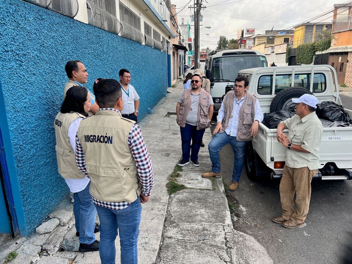 Tanto el fiscal general del estado, Jorge Luis Llaven Abarca y el secretario de Seguridad Pública, Óscar Aparicio Avendaño, niegan la existencia de desplazamiento forzado. 