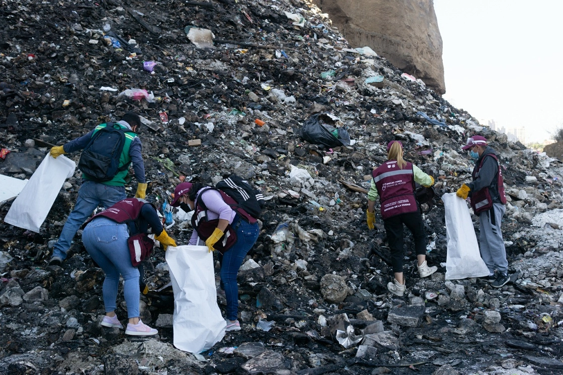Limpieza de barrancas con valor ambiental en la zona sur-poniente de la capital mexicana, el pasado 14 de marzo. Foto Pablo Ramos

