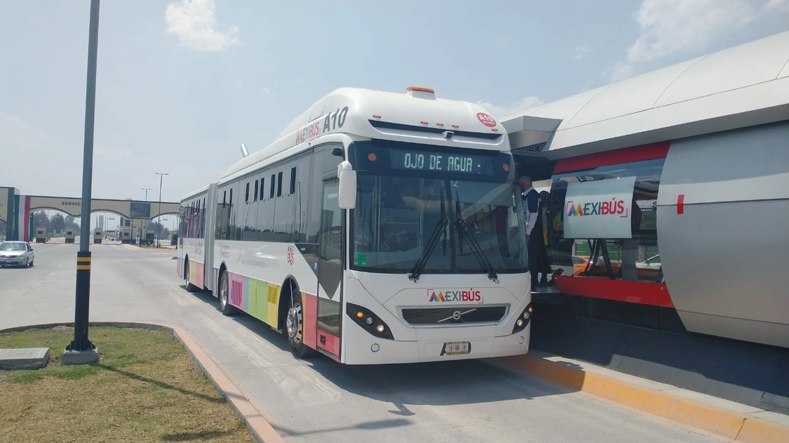 Mexibús en la terminal  de Ojo de Agua hacia el AIFA. Foto Javier Salinas Cesáreo