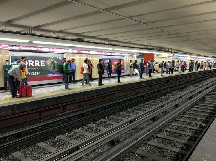 Usuarios del STC Metro en la CDMX. Foto Pablo Ramos /Archivo