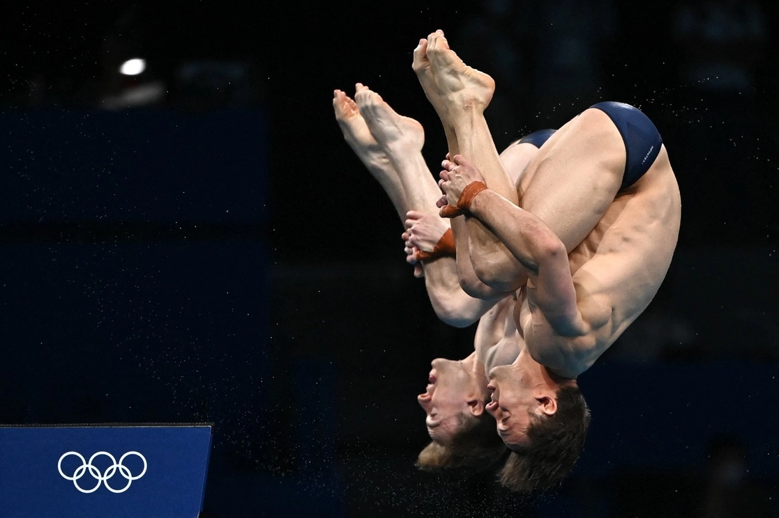 La dupla de Thomas Daley y Matty Lee estropeó el plan de China de arrasar con las ocho doradas que están en disputa en clavados, el 26 de julio de 2021. Foto Afp