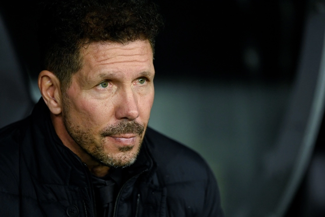 El Atlético de Madrid informó que Diego Simeone, el capitán Koke, el mexicano Héctor Herrera, además de los delanteros Antoine Griezmann y Joao Félix, dieron positivo por coronavirus. Foto Afp / Archivo