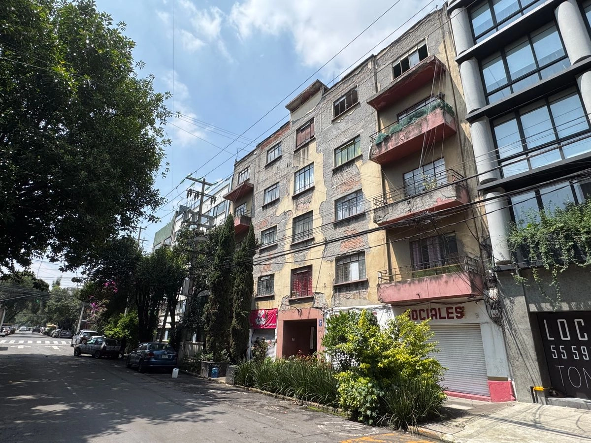 El gobierno capitalino busca adquirir edificios desalojados, como el de Tonalá 125 en la colonia Roma, para rehabilitarlos y dotar a los expulsados de vivienda. Foto 