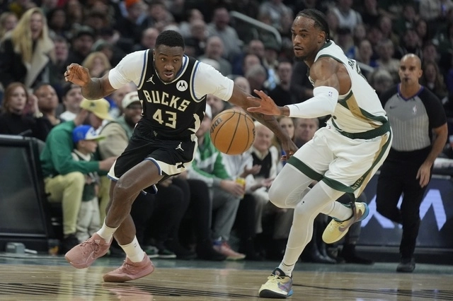 El reserva Bobby Portis y el dos veces Jugador Más Valioso de la NBA, Giannis Antetokounmpo, lograron dobles-dobles para los Bucks. Foto Ap