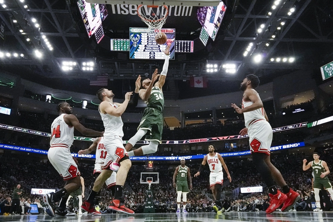 Milwaukee ahora avanza a una serie de semifinal de la Conferencia Este contra los Boston Celtics la próxima semana. Foto Ap

