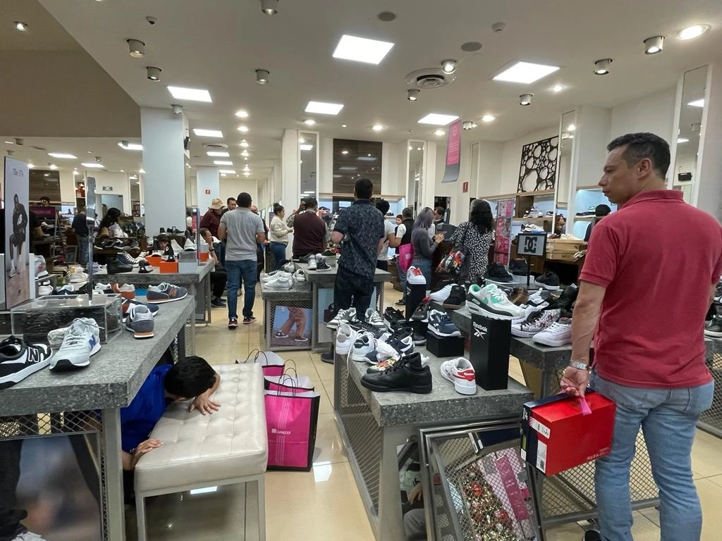 Las ventas por el Buen Fin en la CDMX superaron 5.3 por ciento lo esperado por empresarios. Foto Yazmín Ortega Cortés