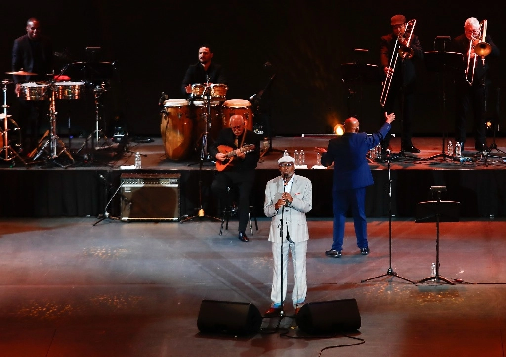 La banda cubana durante su presentación en el coloso de Reforma. Foto Víctor Camacho