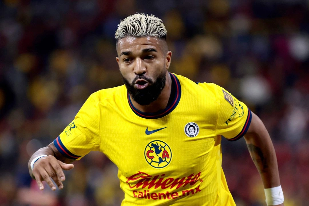 El delantero uruguayo del América, Rodrigo Aguirre, celebra tras anotar el tercer gol de su equipo durante el partido del Clausura de la Liga MX entre Atlas y América en el Estadio Jalisco en Guadalajara, Jalisco, México, el 15 de marzo de 2025. Foto