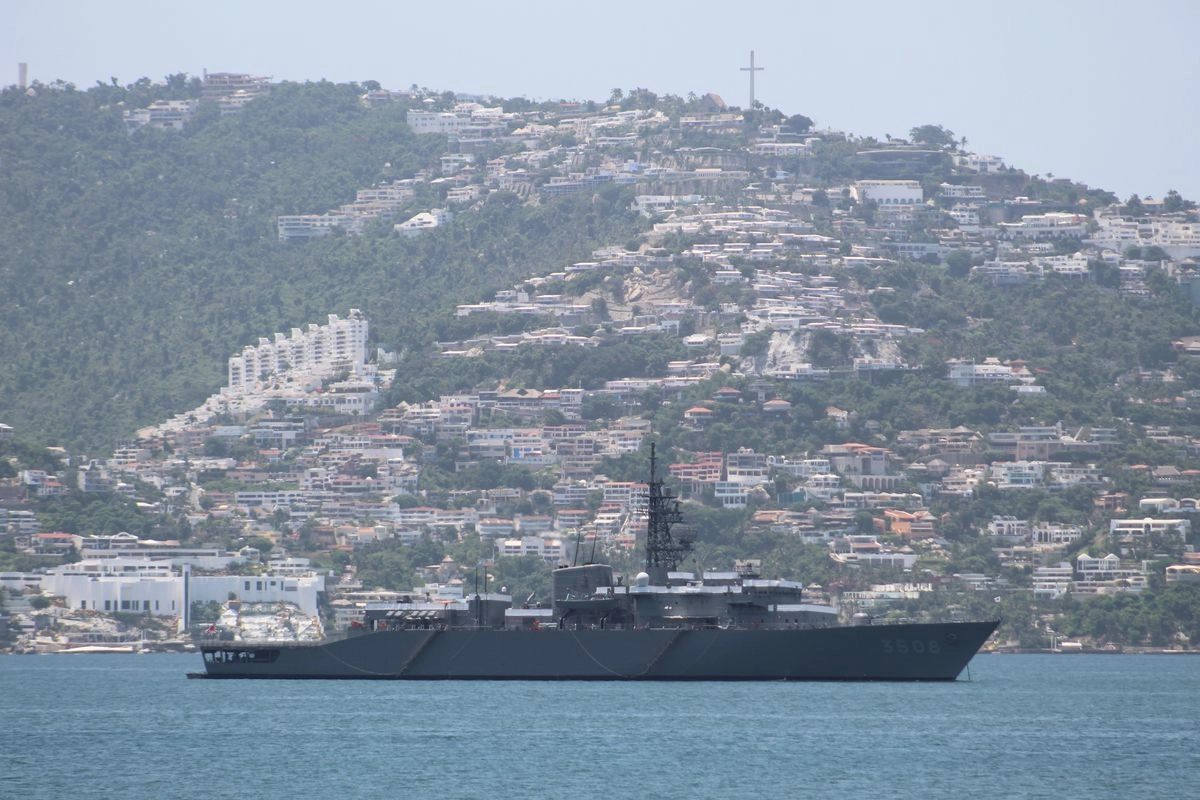 La mañana de este jueves arribaron al puerto de Acapulco los buques Kashima y Shimakaze, de la armada japonesa.