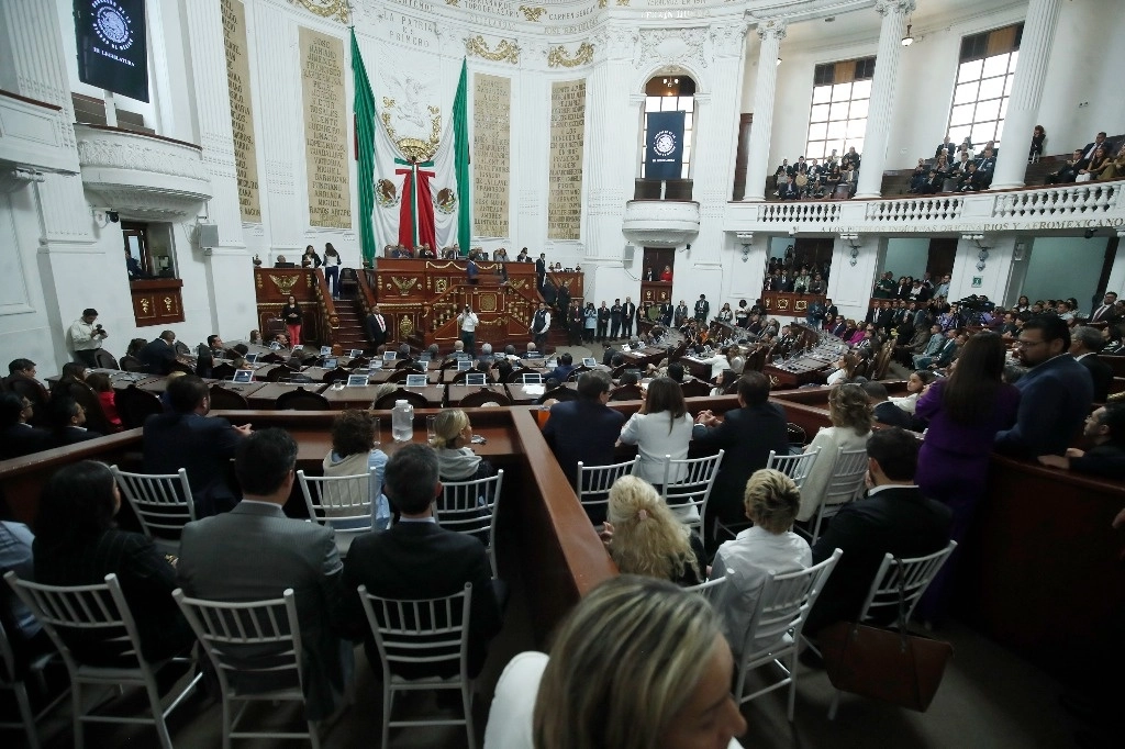 “Hablar de la reforma judicial no tiene que ver sólo con un tema en específico, es un árbol con muchas ramitas que tenemos que acomodar para que todo salga bien”, señaló la coordinadora de Morena en el Congreso local, Xóchitl Bravo. Foto Cristina Rodríguez 